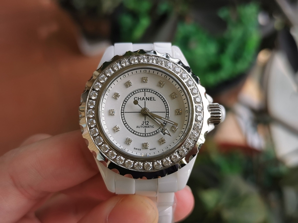 シャネル時計背面デザイン